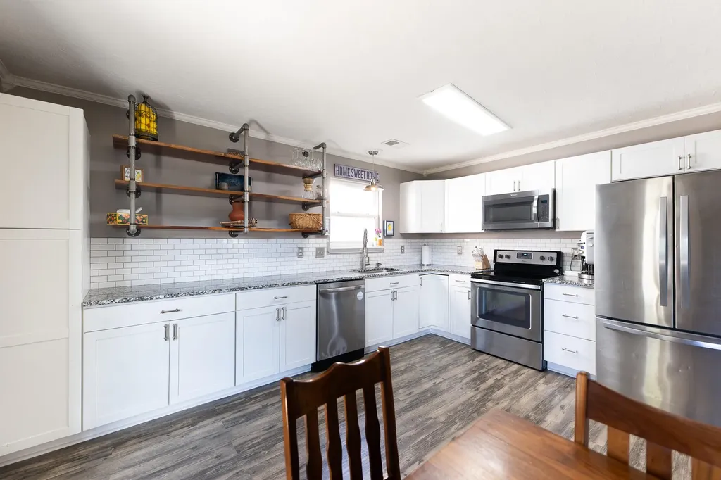 1913 Sandersville Road Lexington KY 40511
