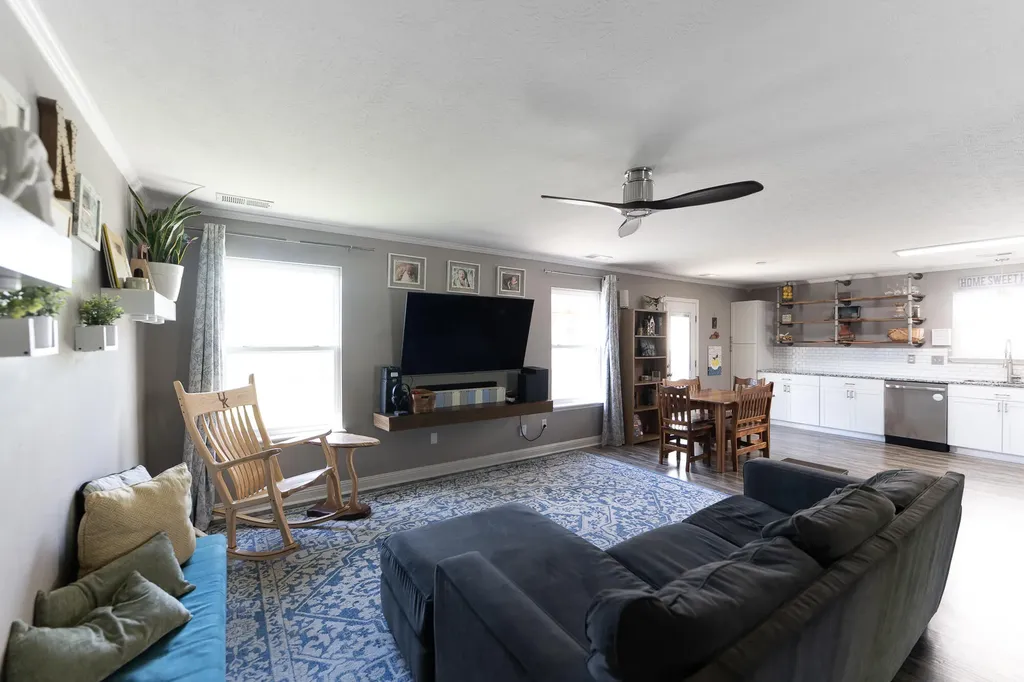 1913 Sandersville Road Lexington KY 40511