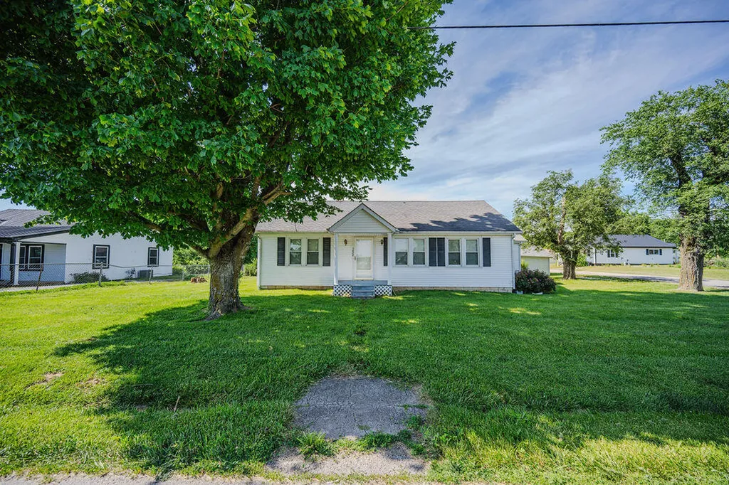 7608 W Tunnel Hill Road Sharpsburg KY 40374