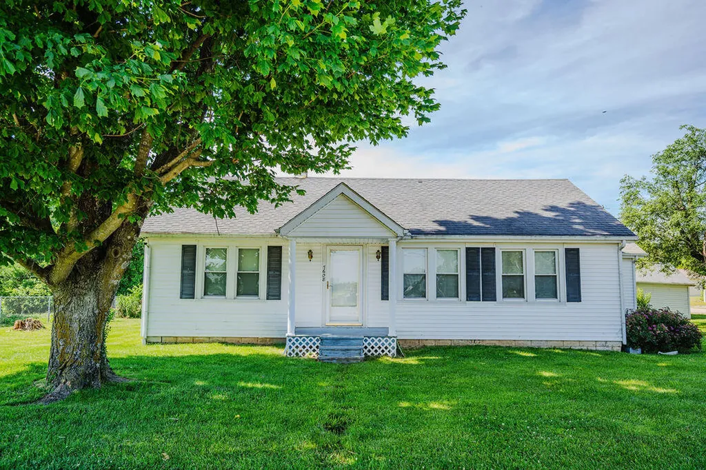 7608 W Tunnel Hill Road Sharpsburg KY 40374