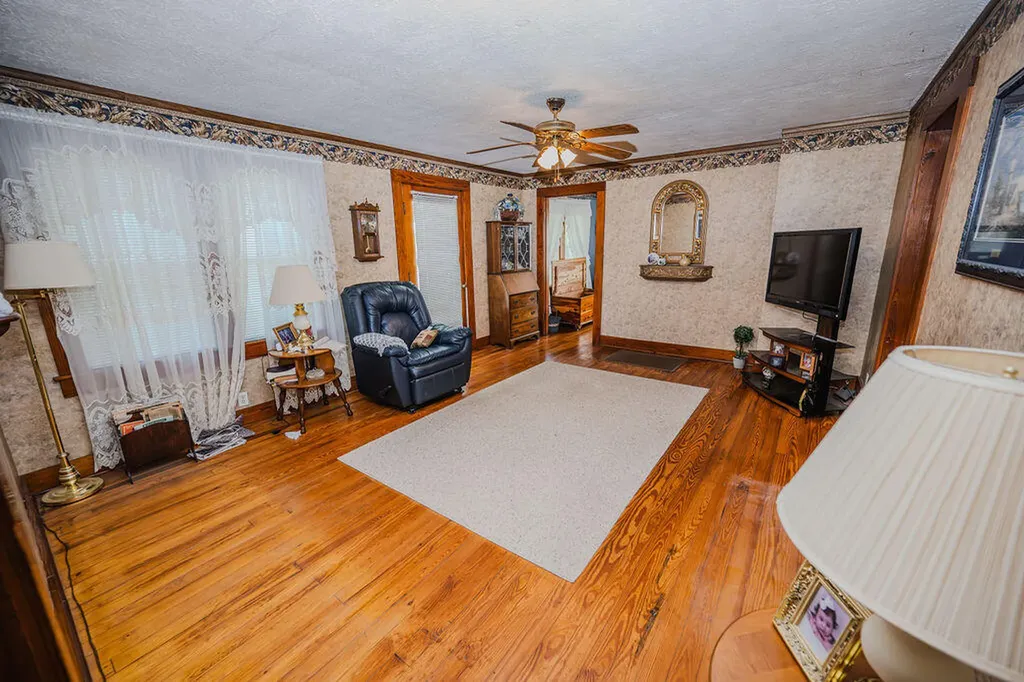 7608 W Tunnel Hill Road Sharpsburg KY 40374