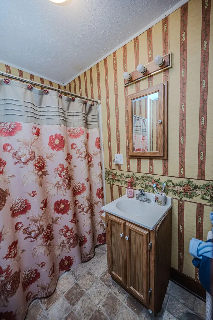 7608 W Tunnel Hill Road Sharpsburg KY 40374