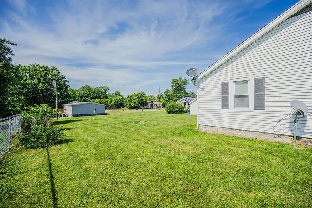7608 W Tunnel Hill Road Sharpsburg KY 40374