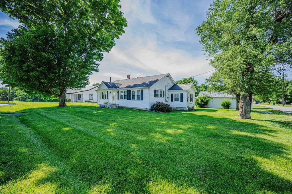 7608 W Tunnel Hill Road Sharpsburg KY 40374