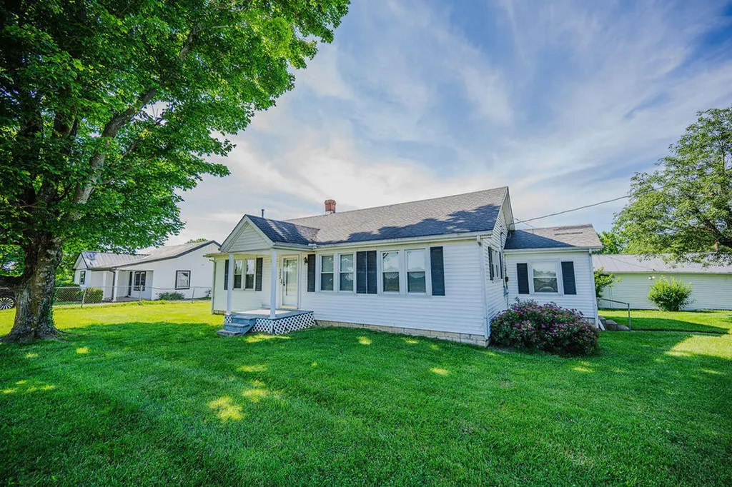 7608 W Tunnel Hill Road Sharpsburg KY 40374