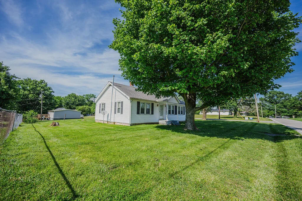 7608 W Tunnel Hill Road Sharpsburg KY 40374
