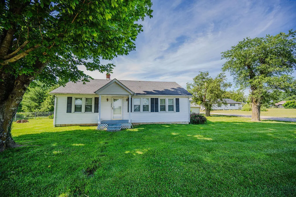 7608 W Tunnel Hill Road Sharpsburg KY 40374