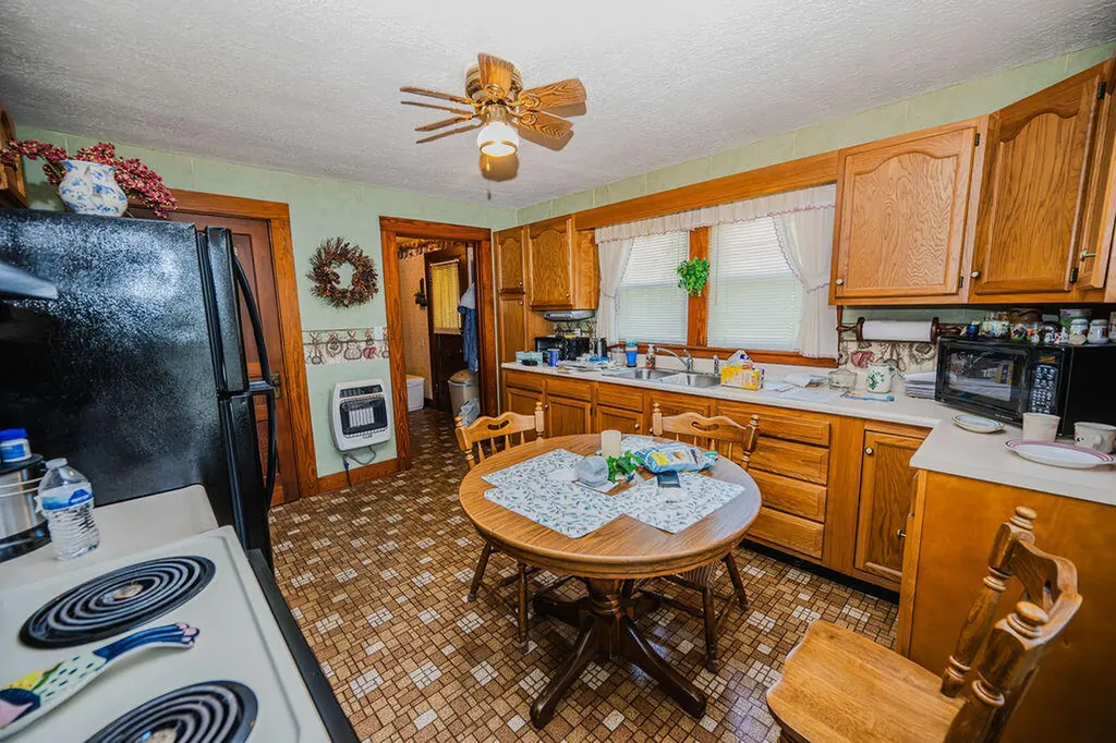 7608 W Tunnel Hill Road Sharpsburg KY 40374
