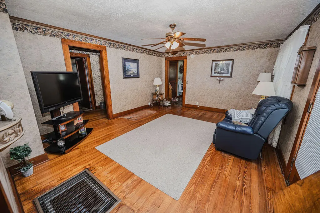 7608 W Tunnel Hill Road Sharpsburg KY 40374