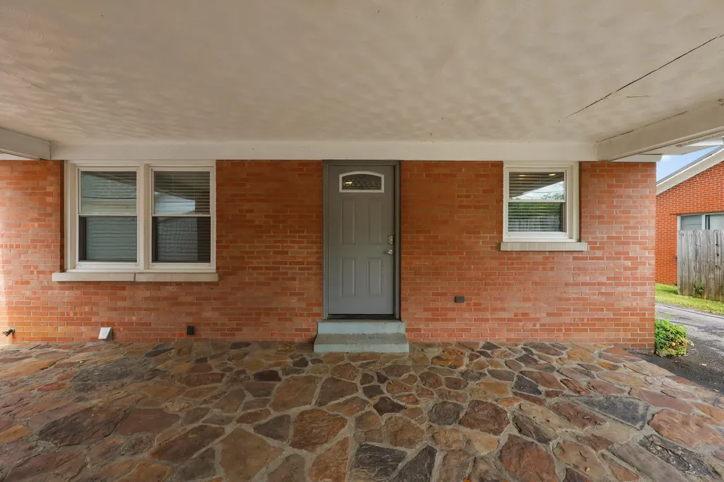 1525 Port Royal Drive Lexington KY 40504
