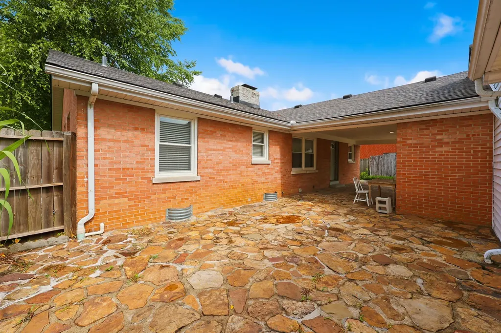 1525 Port Royal Drive Lexington KY 40504
