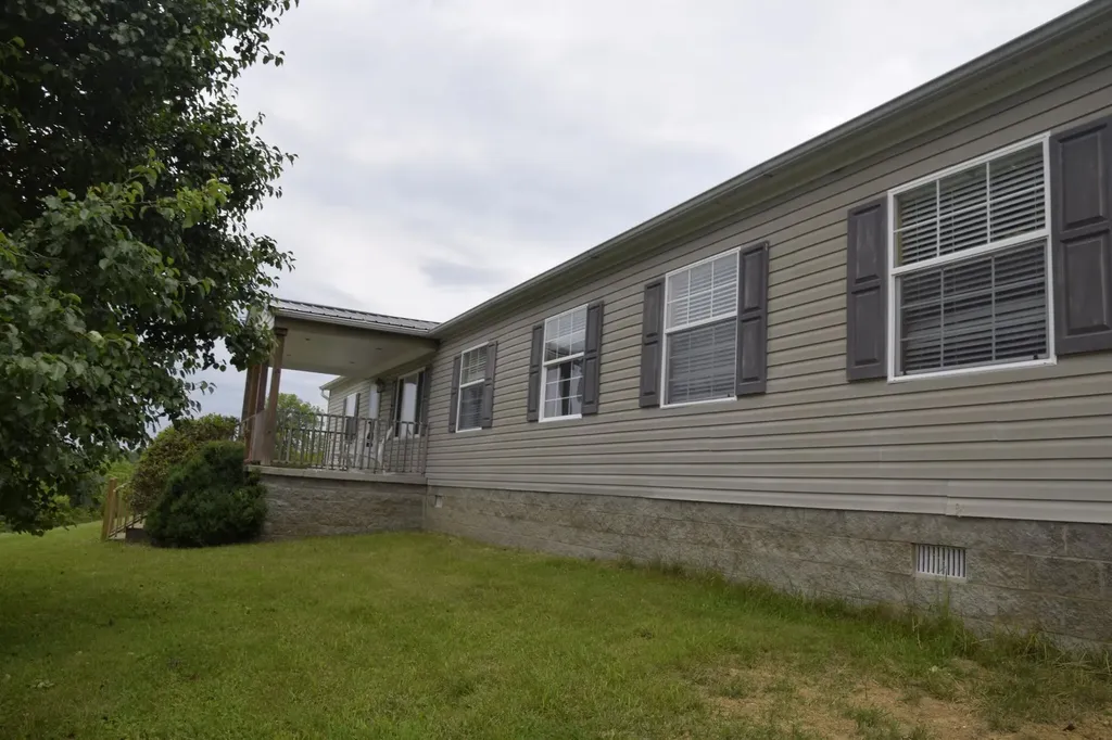 7223 Mt Carmel Road Maysville KY 41056