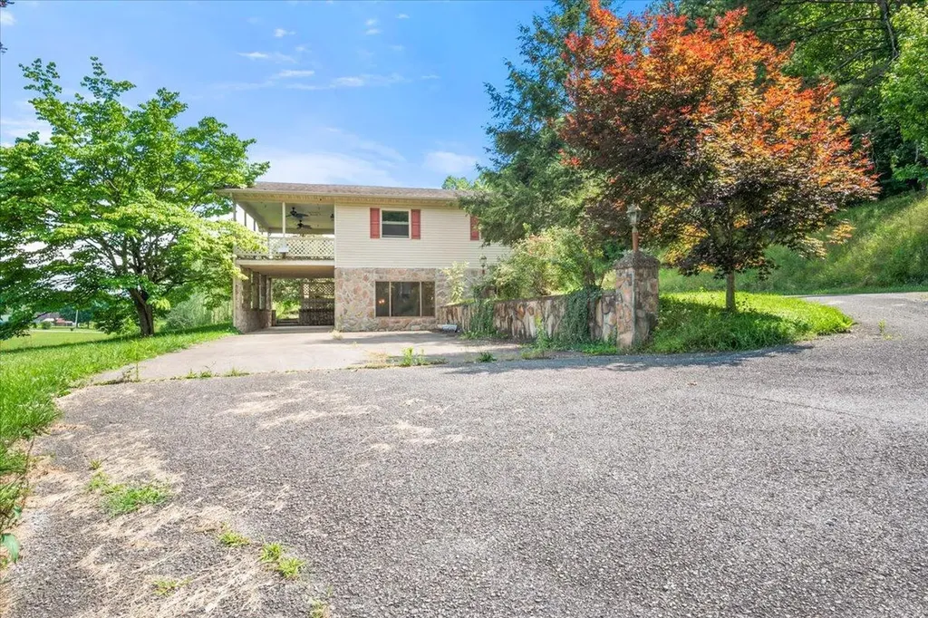141 Junior Hayes Loop Rockholds KY 40759