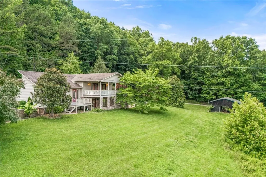 141 Junior Hayes Loop Rockholds KY 40759