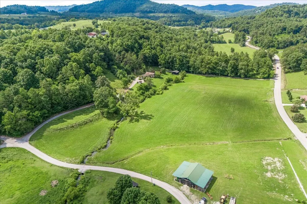 141 Junior Hayes Loop Rockholds KY 40759