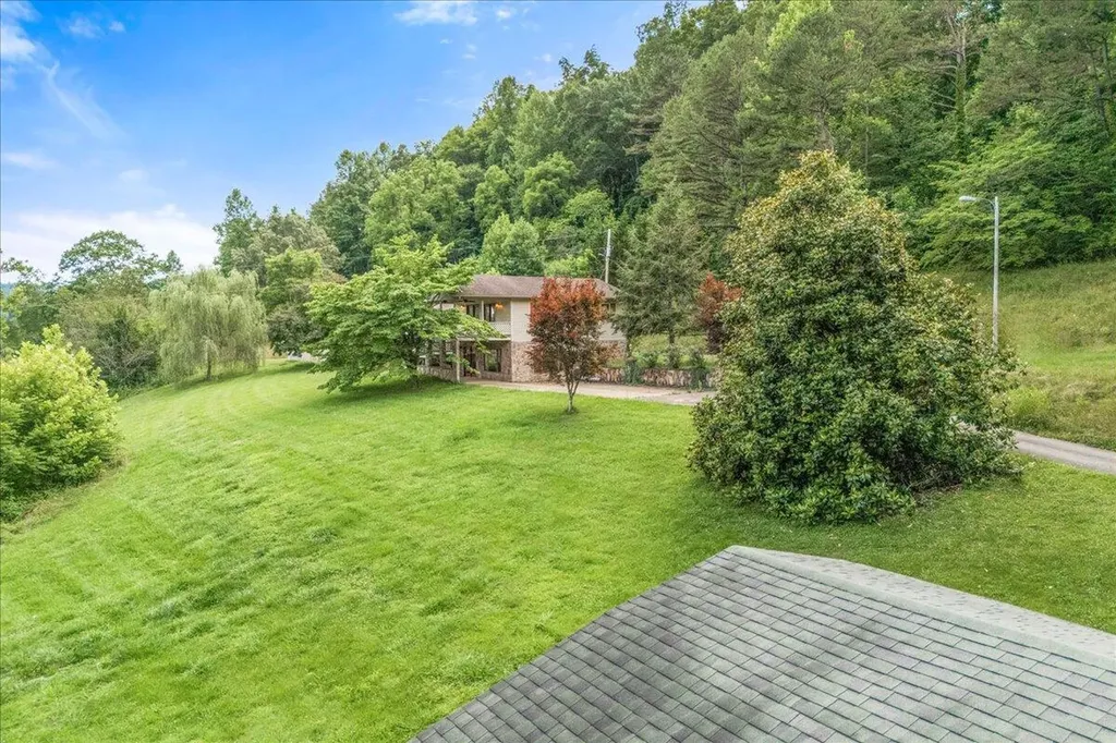 141 Junior Hayes Loop Rockholds KY 40759