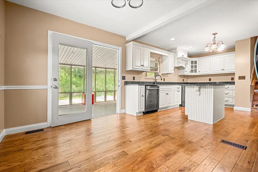 141 Junior Hayes Loop Rockholds KY 40759