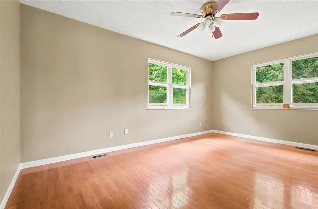 141 Junior Hayes Loop Rockholds KY 40759