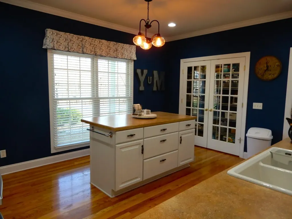 718 Marina Village Drive Grand Rivers KY 42045