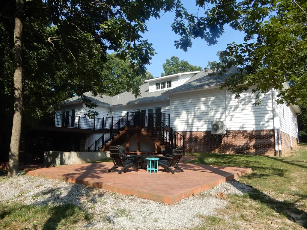 718 Marina Village Drive Grand Rivers KY 42045
