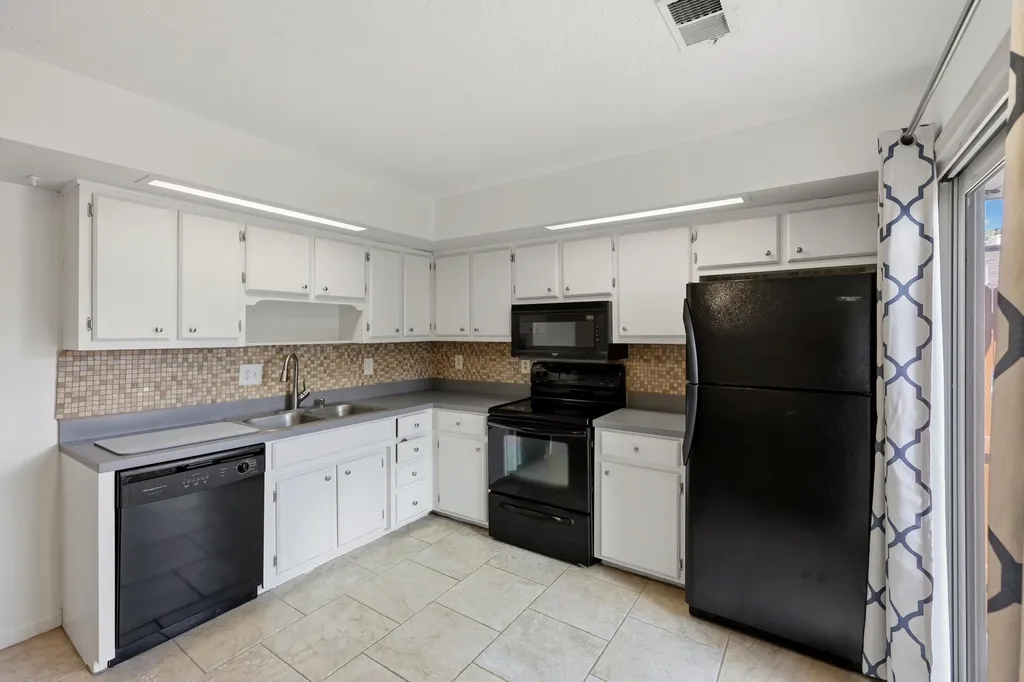 2904 Affirmed Court Lexington KY 40509