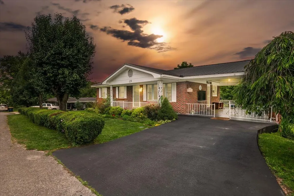 129 129 Mullins Street Livingston KY 40456