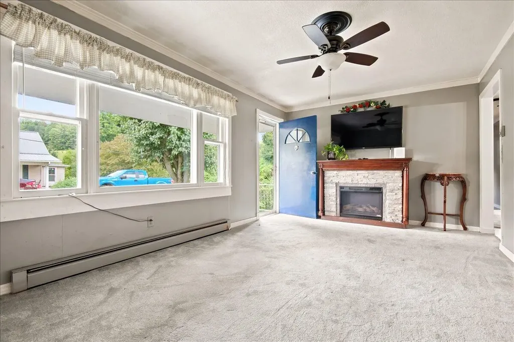 129 129 Mullins Street Livingston KY 40456