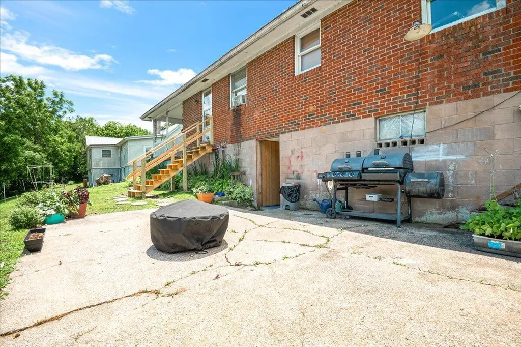 129 129 Mullins Street Livingston KY 40456