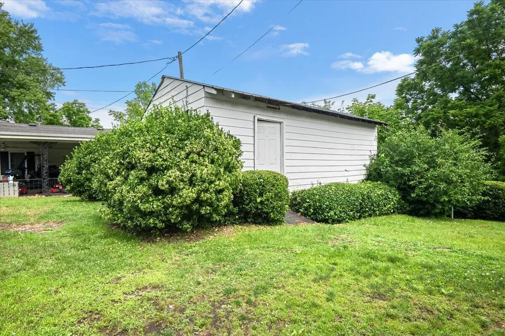 129 129 Mullins Street Livingston KY 40456