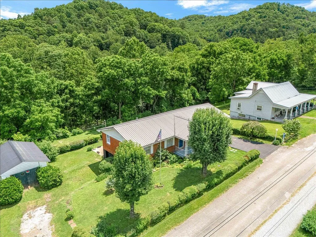 129 129 Mullins Street Livingston KY 40456