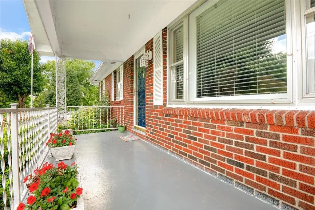 129 129 Mullins Street Livingston KY 40456