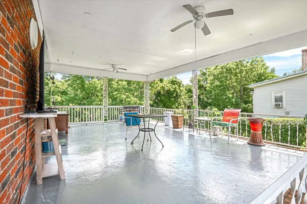 129 129 Mullins Street Livingston KY 40456