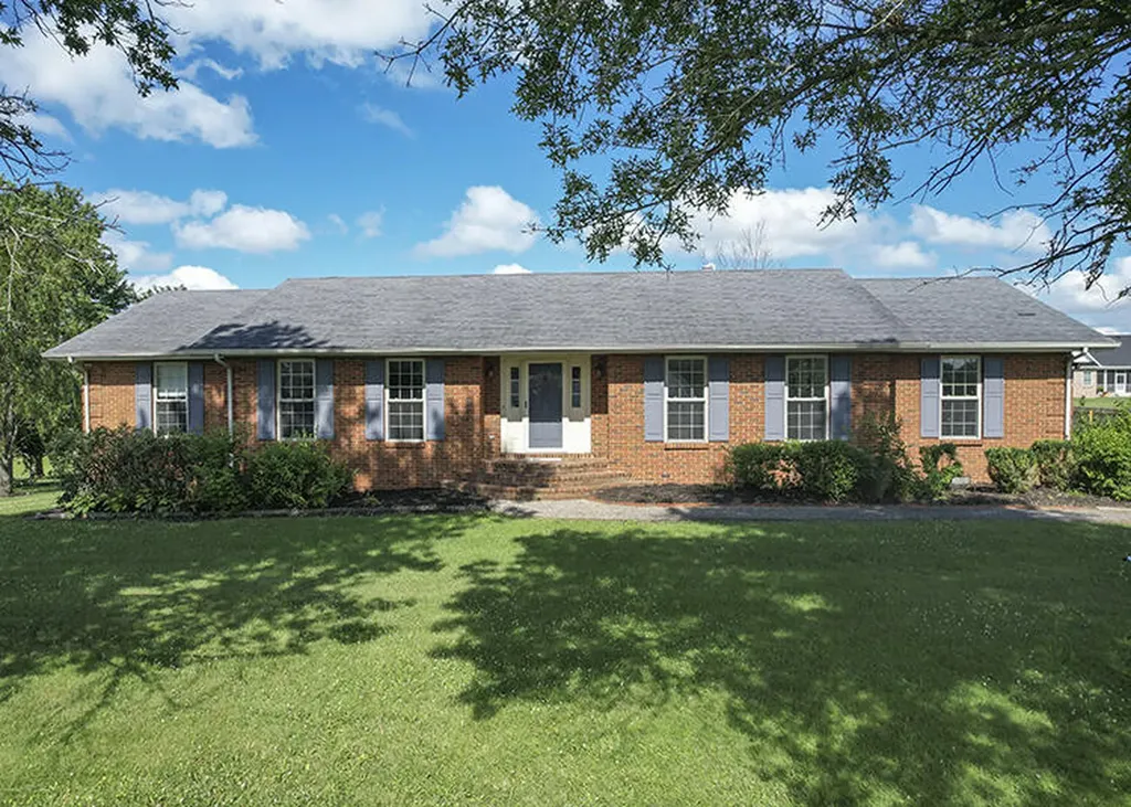 923 Meadow Lane Harrodsburg KY 40330