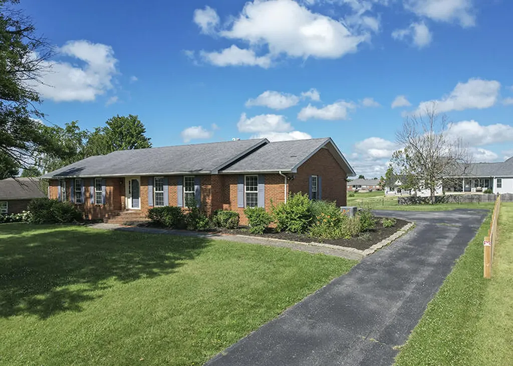 923 Meadow Lane Harrodsburg KY 40330