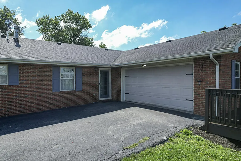923 Meadow Lane Harrodsburg KY 40330