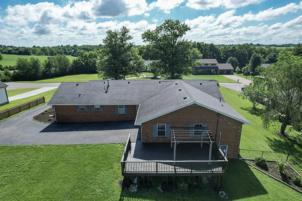 923 Meadow Lane Harrodsburg KY 40330
