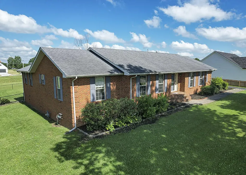 923 Meadow Lane Harrodsburg KY 40330