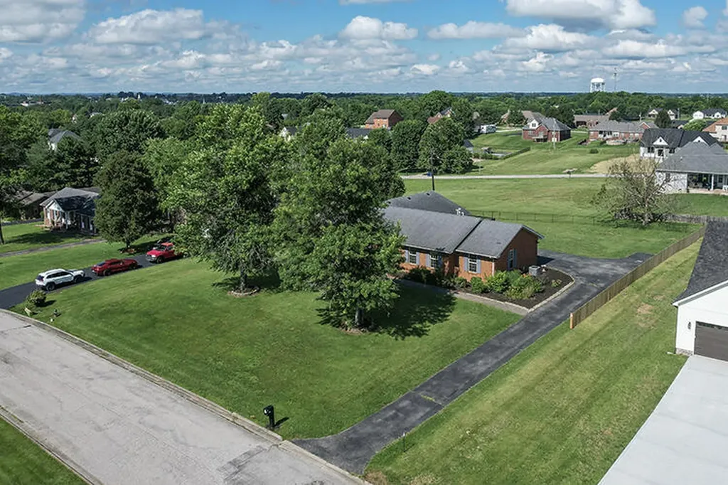 923 Meadow Lane Harrodsburg KY 40330