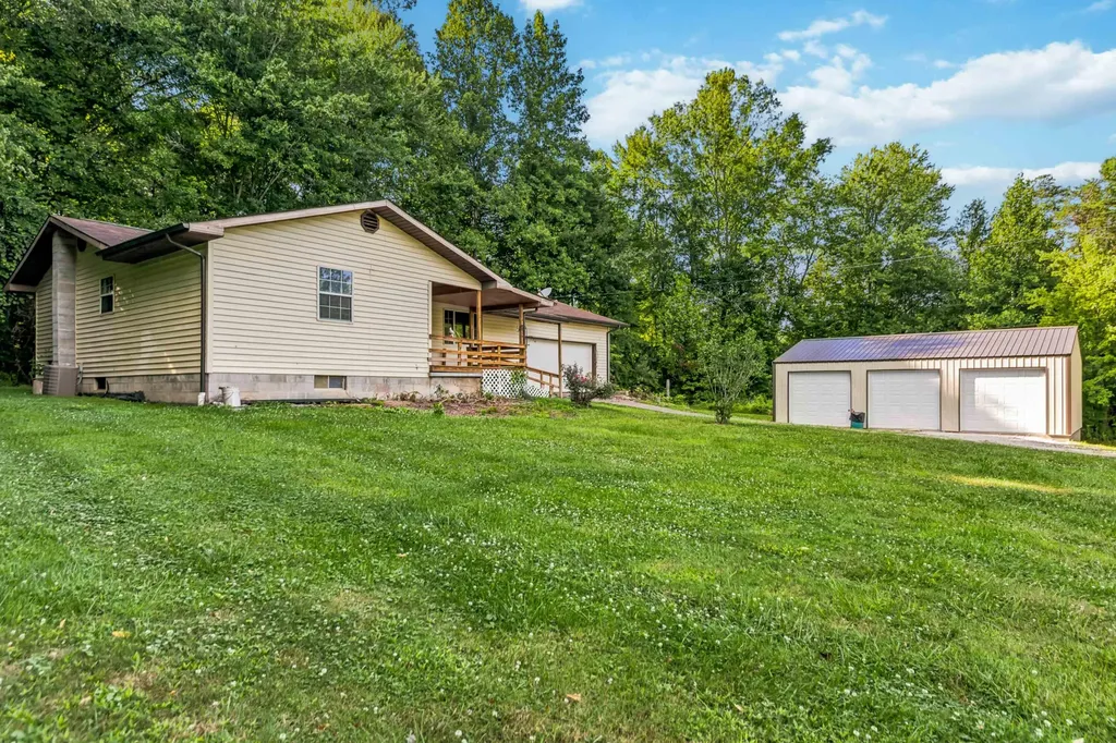 3572 Echo Valley Road Lily KY 40740