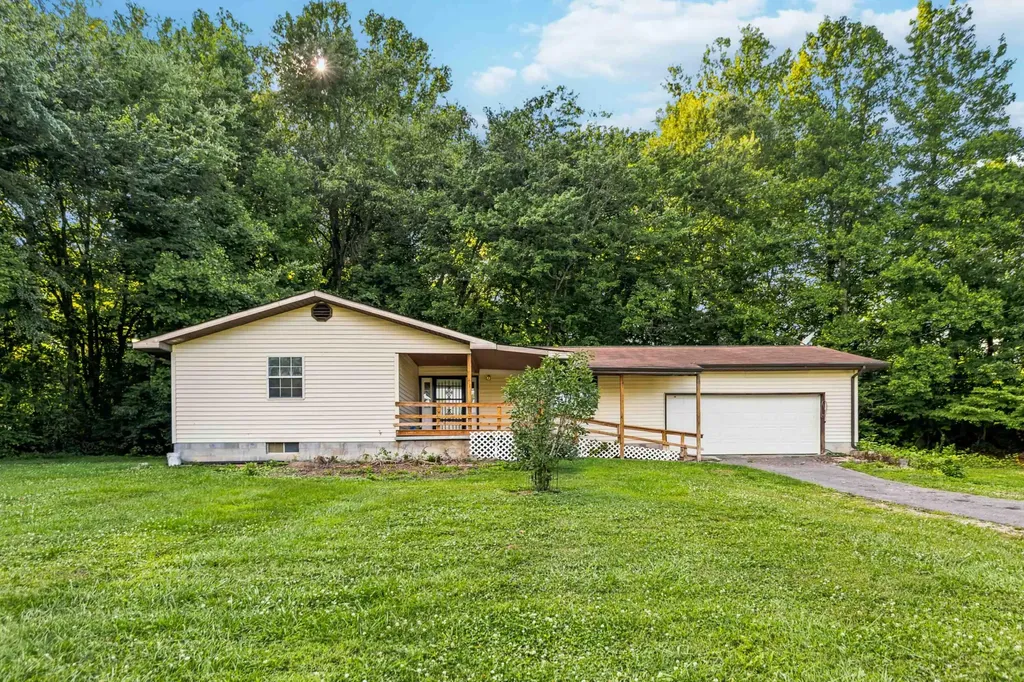 3572 Echo Valley Road Lily KY 40740