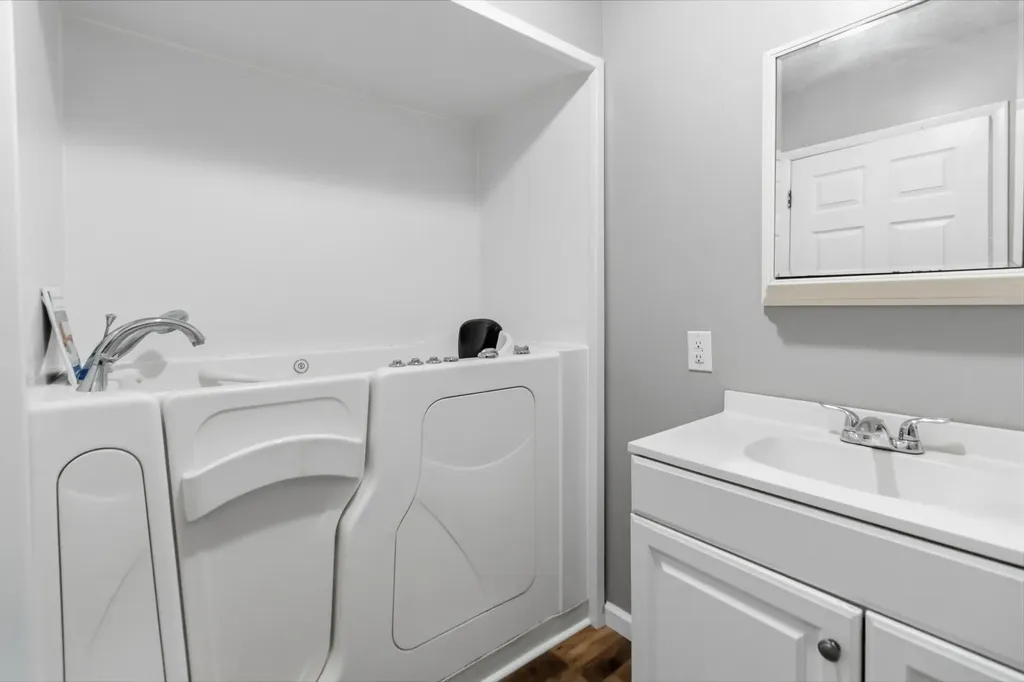 3572 Echo Valley Road Lily KY 40740