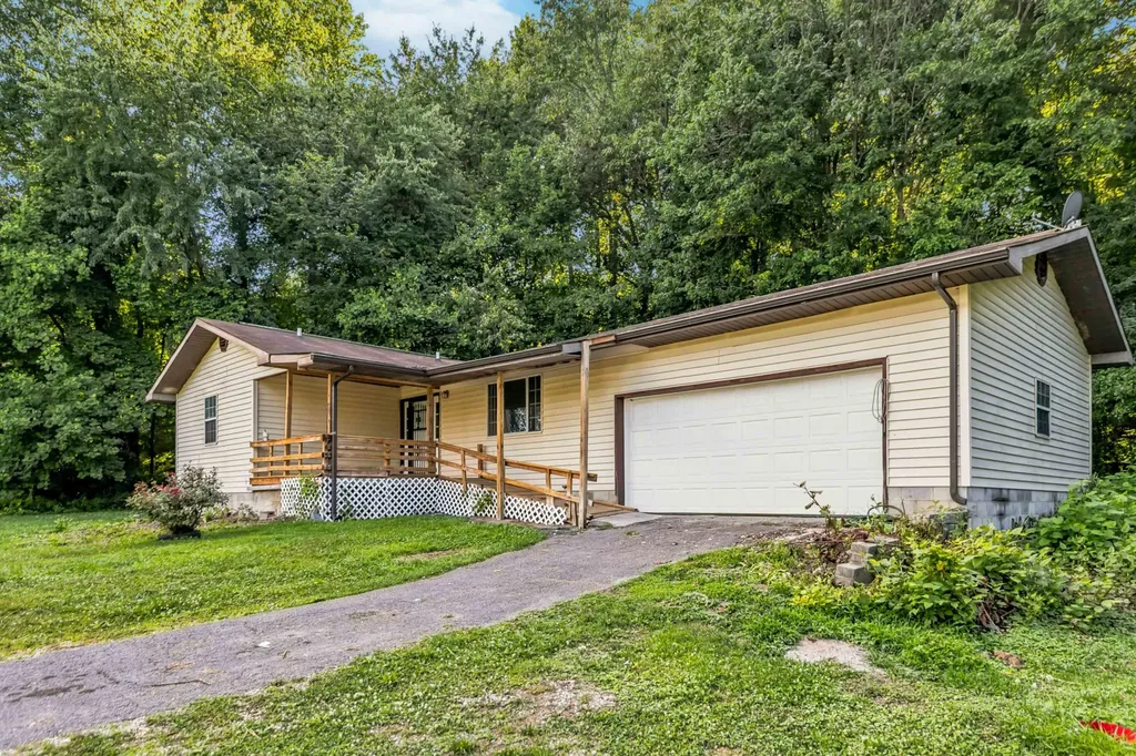 3572 Echo Valley Road Lily KY 40740