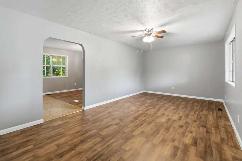 3572 Echo Valley Road Lily KY 40740