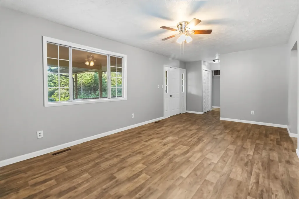 3572 Echo Valley Road Lily KY 40740
