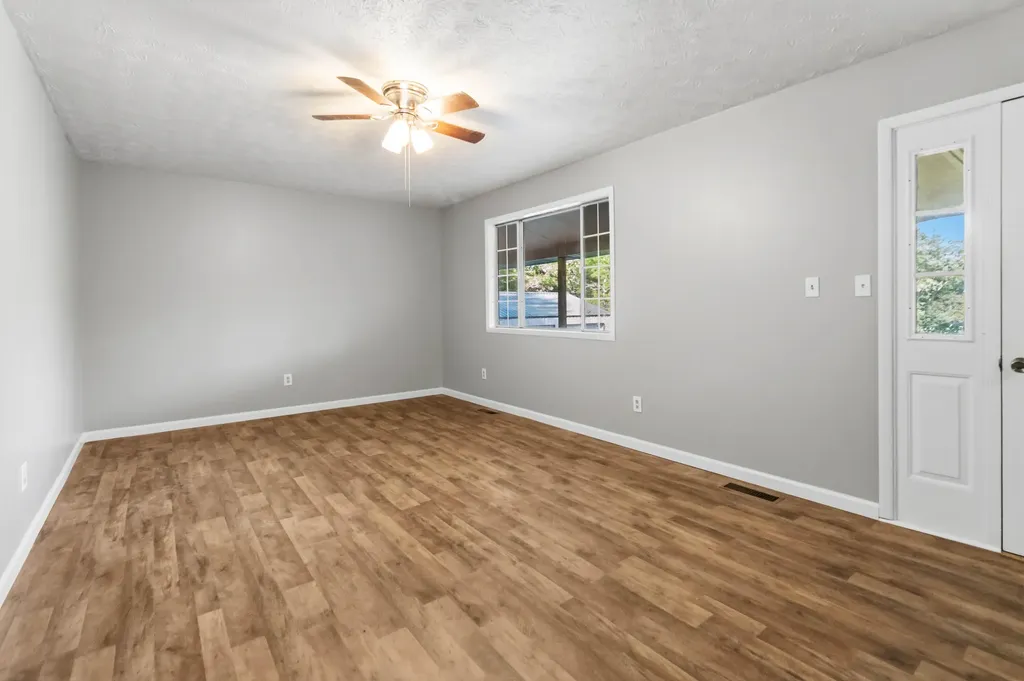 3572 Echo Valley Road Lily KY 40740