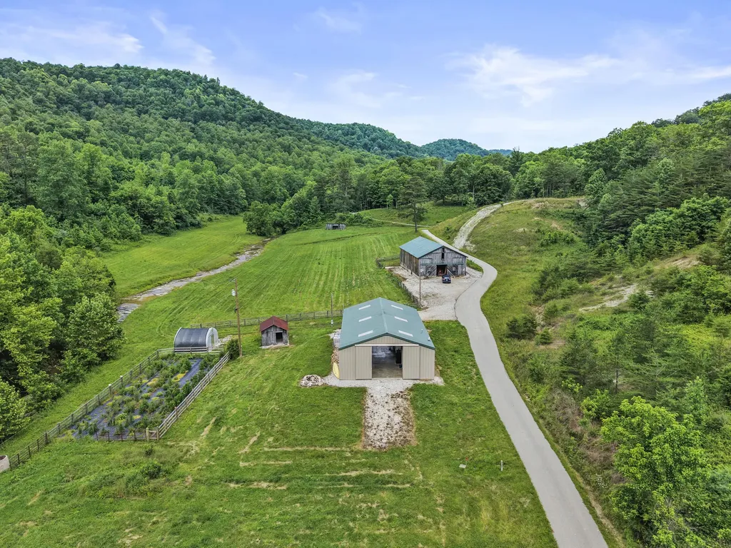 1191 Horns River Road Irvine KY 40336