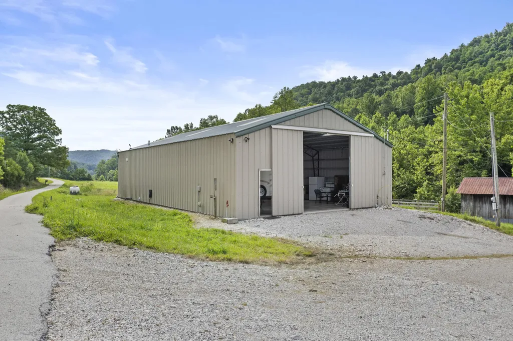 1191 Horns River Road Irvine KY 40336