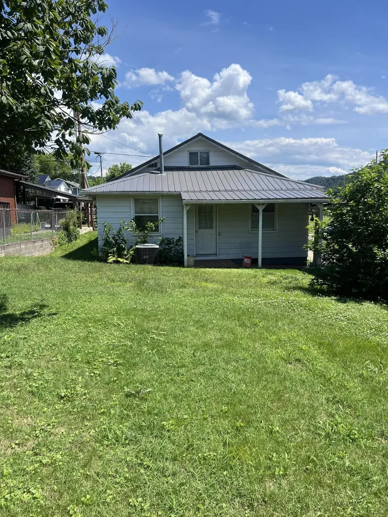 253 Hager Street Prestonsburg KY 41653