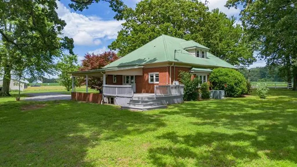 893 Peach Orchard Road Murray KY 42071