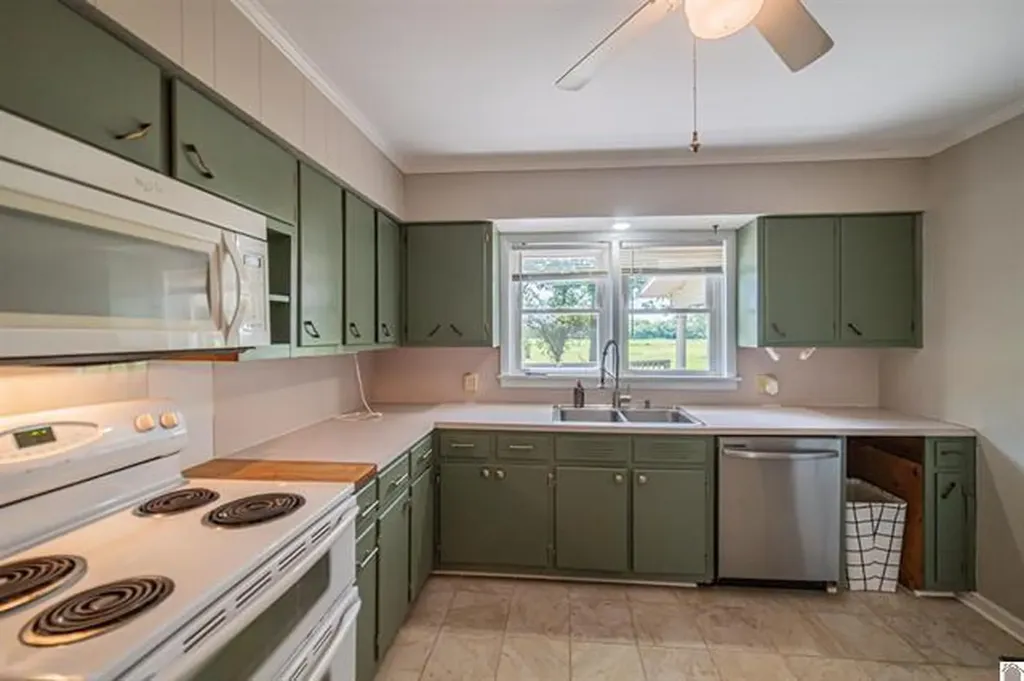 893 Peach Orchard Road Murray KY 42071